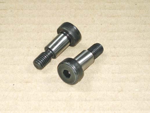 Auxilliary shaft housing bolts